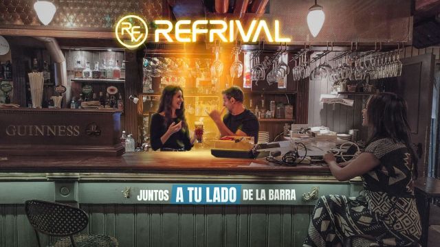 Juntos a tu lado de la barra - Refrival