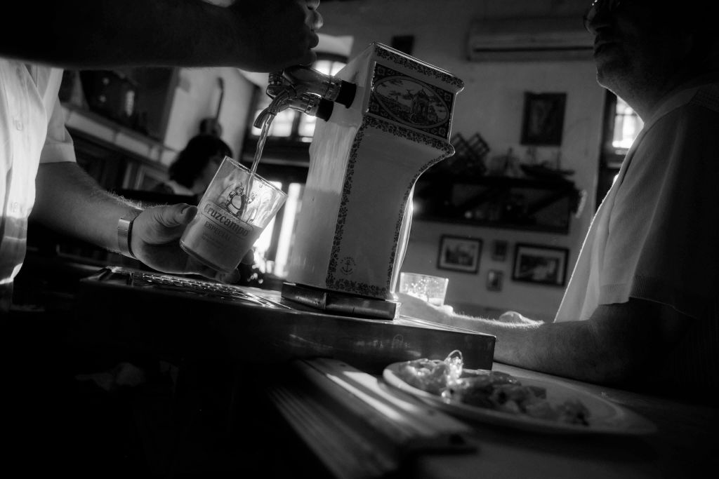 Bar Cruzcampo Columna Antigua Refrival